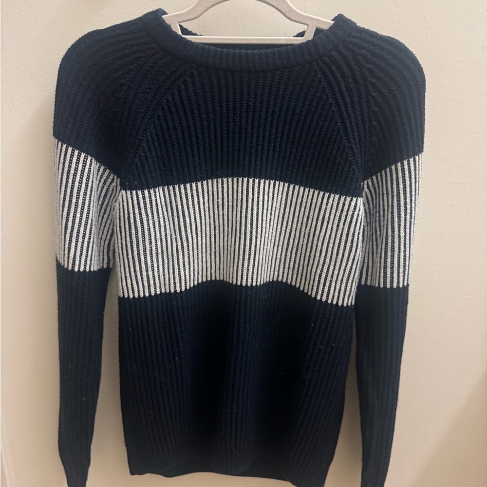 Forever 21 Men's Navy and White Crewneck Sweater